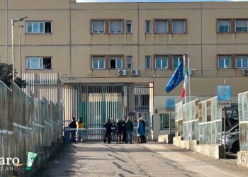 Rivolta in carcere, rinforzi per sedare la protesta. Ieri aggredito agente