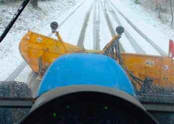 Modeste nevicate nell’entroterra, mezzi spazzaneve al lavoro per garantire la viabilità