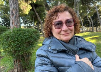 Per i figli di Nathan e Catherine primo giorno di scuola. La maestra: «Cominciamo dalle letterine»