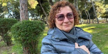 Per i figli di Nathan e Catherine primo giorno di scuola. La maestra: «Cominciamo dalle letterine»