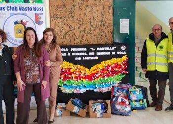 “Zaino sospeso”, consegnato il materiale scolastico raccolto dal Lions Club Vasto Host