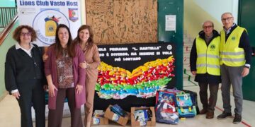 “Zaino sospeso”, consegnato il materiale scolastico raccolto dal Lions Club Vasto Host