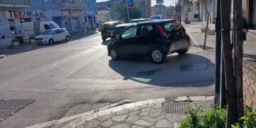 «Parcheggi selvaggi e incrocio con visibilità zero: immettersi su corso Mazzini è un rischio»