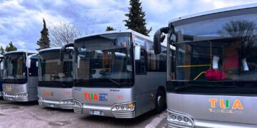 La Tua dona 8 autobus alla città ucraina di Leopoli per il trasporto verso scuole, lavoro e ospedali