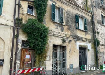 Trovato privo di vita in corso Plebiscito, si indaga sulle cause del decesso