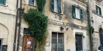 Trovato privo di vita in corso Plebiscito, si indaga sulle cause del decesso