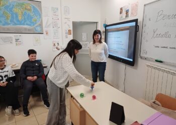 “In bilico”: il libro di Mariella Fiore è un manuale di emozioni per vivere l’adolescenza