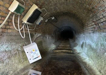 Nella galleria della frana impianto elettrico a pelo d’acqua