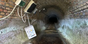 Nella galleria della frana impianto elettrico a pelo d’acqua