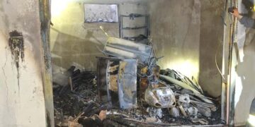 Incendio in un garage di via Alcide De Gasperi, ingenti i danni