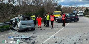 Tragico incidente: auto contro pullman a Piana Sant’Angelo, un giovane perde la vita