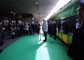 Due nuovi treni per le tratte regionali, «dal 2022 i nuovi convogli sono 21, investiti 120milioni»