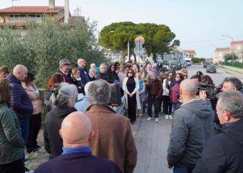 Davanti al “Genova Rulli” il sit-in di vicinanza alla famiglia Birmingham-Trevallion