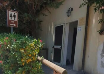 Fossacesia, il Comune mette a bando la gestione per 15 anni di bagni pubblici e docce in spiaggia