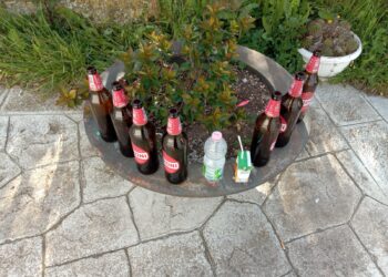 La balconata di San Nicola della Meta usata come bivacco e discarica