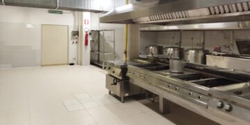 Riapre il centro di cottura ospedaliero, Palmieri assicura: «Da oggi pasti migliori»