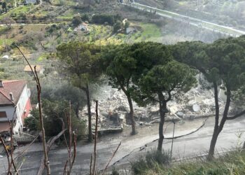 Si aggrava la frana di Silvi: crolla una casa, famiglia salva