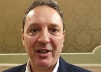 Mobili, documenti e bandiere bruciati in piazza Barbacani: dal libro di Cianci emerge la storia dimenticata