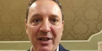 Mobili, documenti e bandiere bruciati in piazza Barbacani: dal libro di Cianci emerge la storia dimenticata