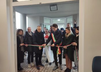 Aperti finalmente sala d’attesa, uffici e bagni del terminal bus. «Non è stato facile trovare gestori»