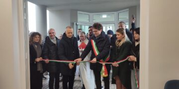 Aperti finalmente sala d’attesa, uffici e bagni del terminal bus. «Non è stato facile trovare gestori»