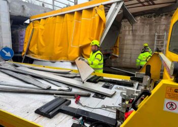 Ancora un tir incastrato nel sottopasso di contrada Stazione a San Salvo