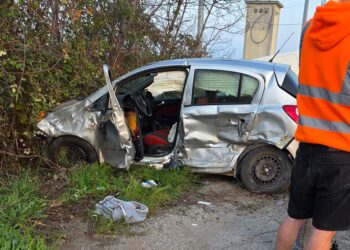 Scontro tra due auto nella zona industriale di San Salvo, due i feriti