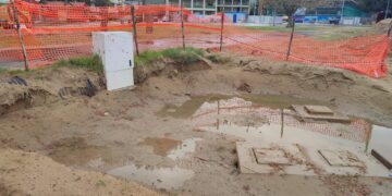 Evitare allagamenti e scarichi a mare: in corso la pulizia di tubi e vasche di decantazione in spiaggia