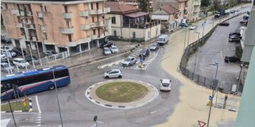 Ondata di maltempo, a Vasto Marina SS16 invasa dal fango