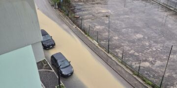 Ondata di maltempo, a Vasto Marina SS16 invasa dal fango. Neve nell’Alto Vastese