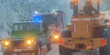 Neve e alberi sulla strada in Alto Vastese, disagi per i pendolari. A Castiglione scuole chiuse