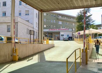 Appendicite causa grave infezione, 16enne operato d’urgenza. Il papà: «Grazie ai medici, gli hanno salvato la vita»