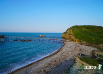 Il promontorio di Punta Aderci è fragile: divieto in mare per rischio crolli