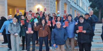 Costituzione e “Bella ciao”, il comitato del No festeggia in piazza