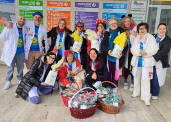 Domenica delle Palme al San Pio, la Ricoclaun dona oltre 300 palme e uova di Pasqua nei reparti