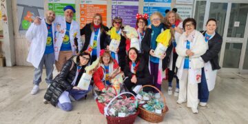 Domenica delle Palme al San Pio, la Ricoclaun dona oltre 300 palme e uova di Pasqua nei reparti