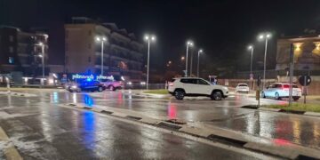 Si alza il livello di acqua e fango: SS 16 chiusa a Vasto Marina