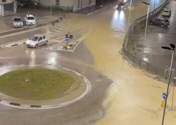 Allerta rossa per rischio idraulico, Comuni attivano il Coc. Numerose le scuole chiuse