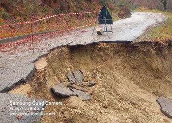 Viabilità al collasso: frana cancella un pezzo dell’ex SS Istonia, Castiglione rischia l’isolamento