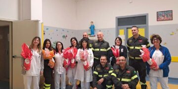 Le uova di Pasqua dei vigili del fuoco donate ai bambini degli ospedali di Vasto e Lanciano