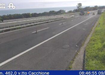 Frana di Petacciato, si lavora alla riapertura parziale dell’A14. Oggi arriva Salvini