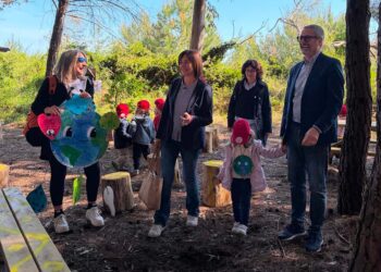 Lezioni e laboratori all’aperto: inaugurata l’aula didattica nella pineta di Vasto Marina
