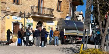 Paesi senz’acqua, i Comuni cominciano a comprarla da privati