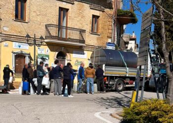 Pasqua di autobotti e cisterne, Mancini: «Chiediamo di riempire il serbatoio, basta scene da Dopoguerra»
