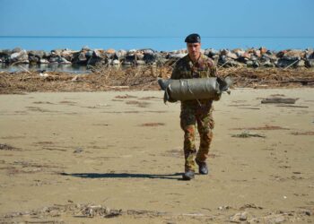 Rimosso il residuato bellico dalla spiaggia di San Salvo: era la “coda” di una bomba d’aereo