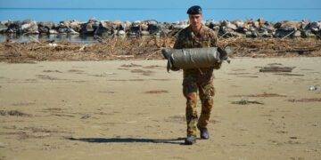 Rimosso il residuato bellico dalla spiaggia di San Salvo: era la “coda” di una bomba d’aereo