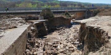 Con i bidoni in mano o isolati: la Pasqua amara dell’entroterra vastese che chiede di fare presto