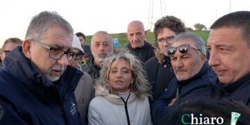 Tempi più lunghi per riportare l’acqua nelle case: almeno 1 settimana. Ciciliano: «Autobotti prioritarie»