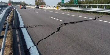 L’Italia spezzata a metà, si riattiva frana di Petacciato: chiuse A14, SS16 e ferrovia. Intasate le strade locali