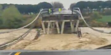 La piena del Trigno travolge il ponte: SS16 spezzata in due al confine tra Abruzzo e Molise